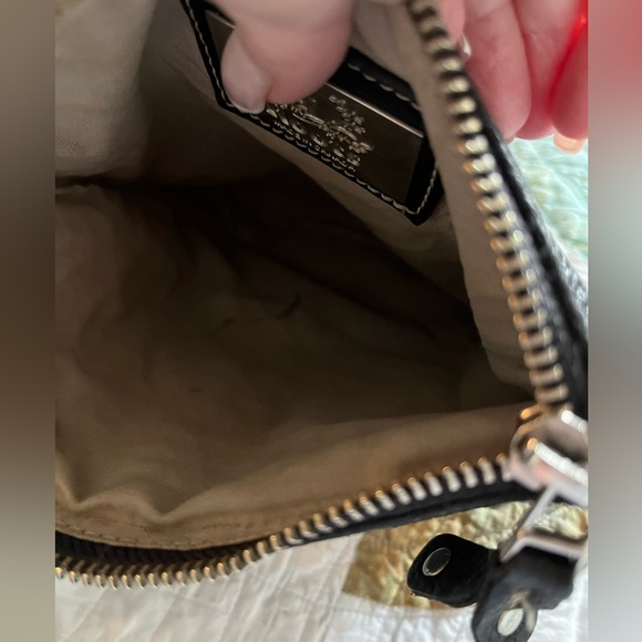 ROOTS Small Black Leather Crossbody - Picture 4 of 4